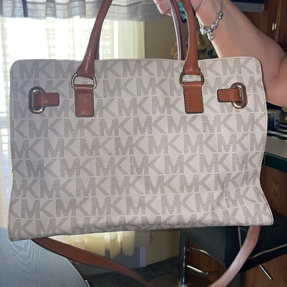 michael kors purse - Picture 4 of 8